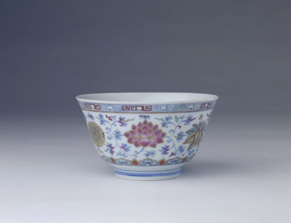 图片[1]-Bowl with golden tangled branches and decorative patterns-China Archive